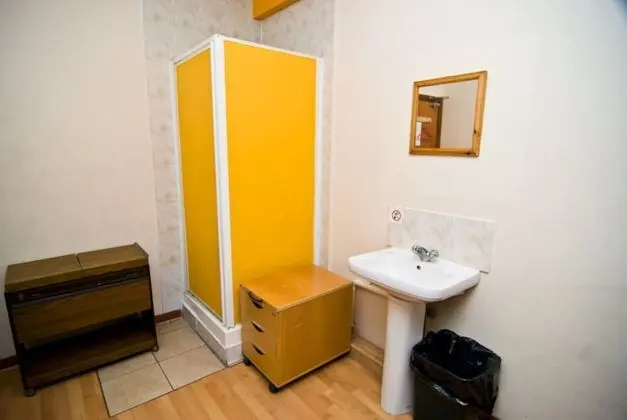 Basic Tek Büyük Yataklı Oda, Ortak Banyo