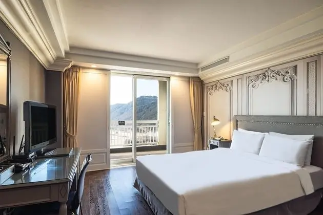 Deluxe Tek Büyük Yataklı Oda, Dağ Manzaralı (High Floor)