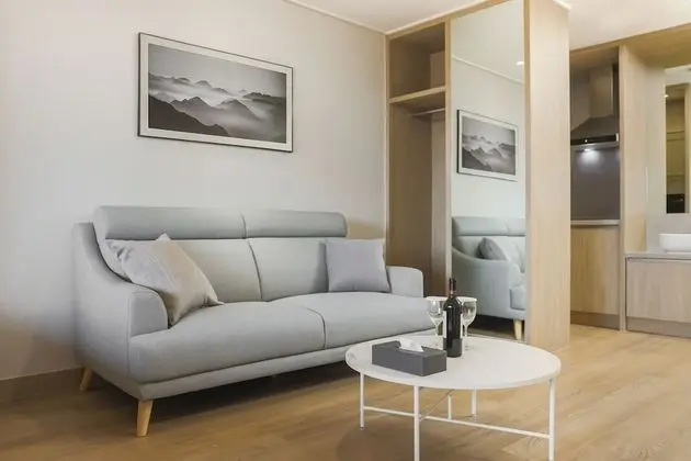 Kensington Studio (Remodeling Room / No Kitchenette)