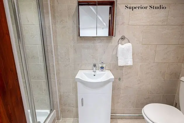 Superior Stüdyo, Özel Banyo