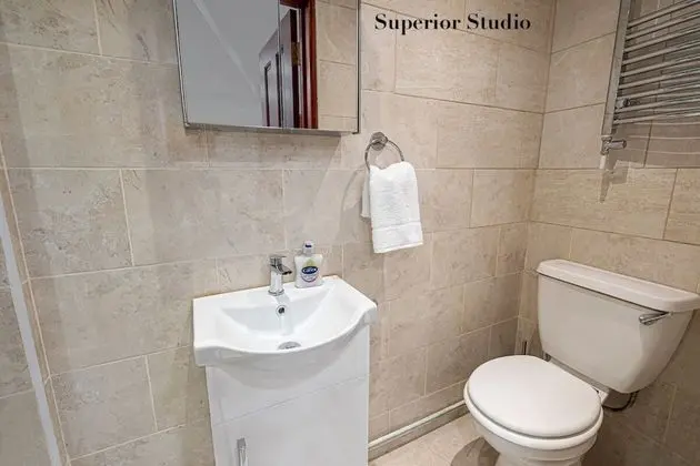 Superior Stüdyo, Özel Banyo