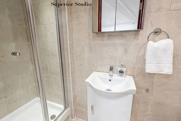 Superior Stüdyo, Özel Banyo