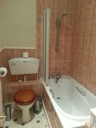Büyük Yataklı Tek Kişilik Oda