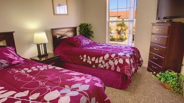 Comfort 4 Bedroom Townhome with Pool