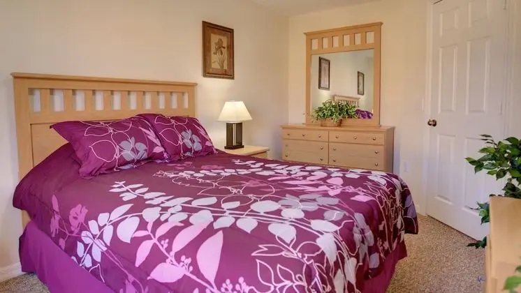Comfort 4 Bedroom Townhome with Pool