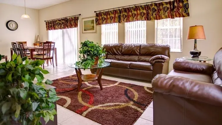 Comfort 4 Bedroom Townhome with Pool