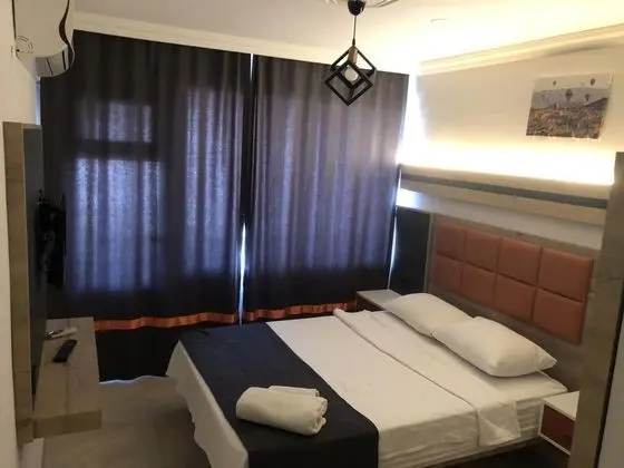Standart Oda, Deniz ve Şehir Manzaralı, Balkonlu