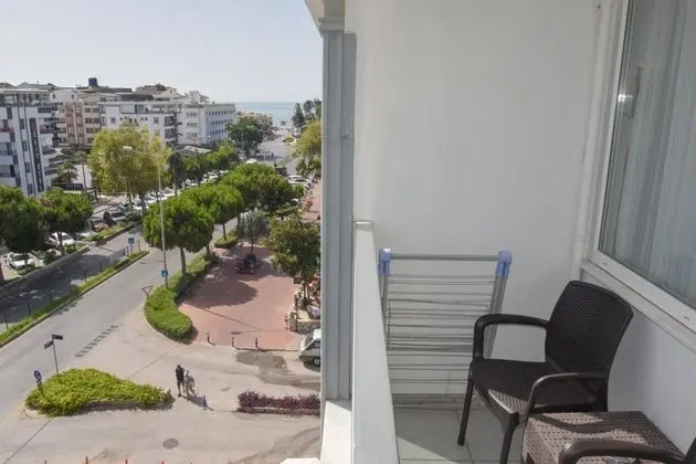 Standart Oda, Deniz ve Şehir Manzaralı, Balkonlu