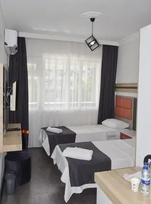 Standart Oda, Deniz ve Şehir Manzaralı, Balkonlu