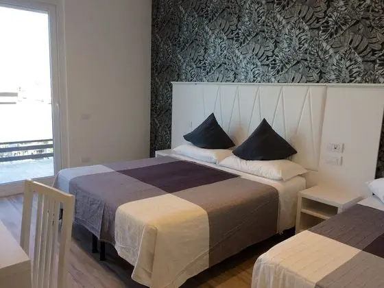 Üç Kişilik Oda, Deniz Manzaralı