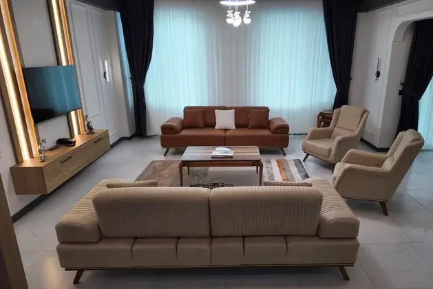 Luxury Oda