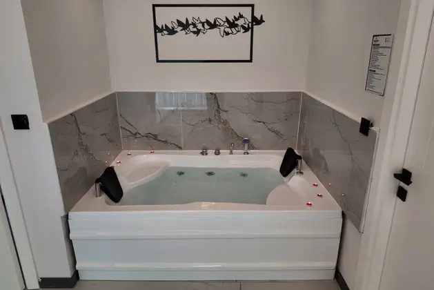 Luxury Oda