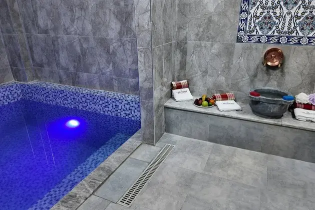Luxury Oda