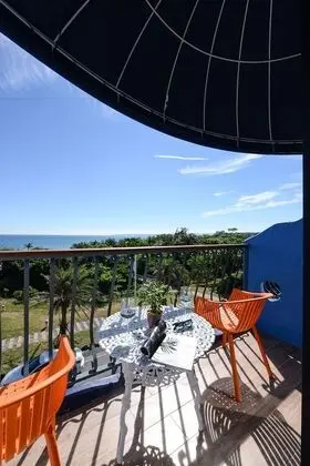 Dört Kişilik Oda, Deniz Manzaralı