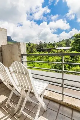 Tek Büyük Yataklı Oda, Balkon, Dağ Manzaralı