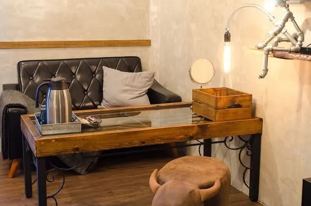 Design Üç Kişilik Oda, Birden Çok Yatak, Buzdolabı (Thomas Edison)