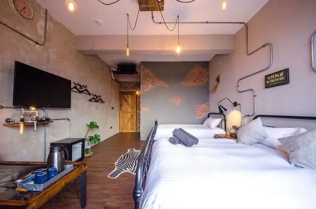 Design Üç Kişilik Oda, Birden Çok Yatak, Buzdolabı (Thomas Edison)