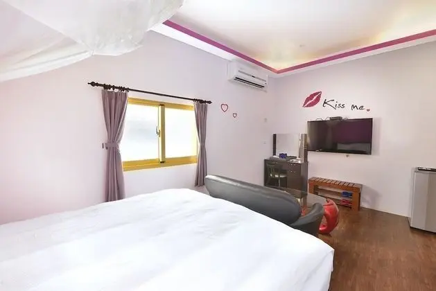 Honeymoon Tek Büyük Yataklı Oda
