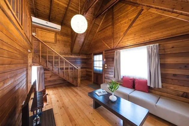 Family Villa, Asma Kat