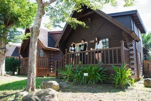 Family Villa, Asma Kat