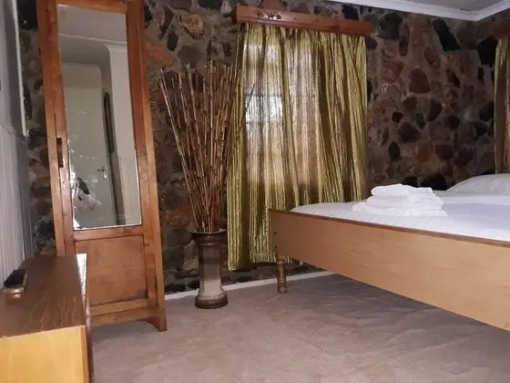 Kır Evi, Bahçe Manzaralı