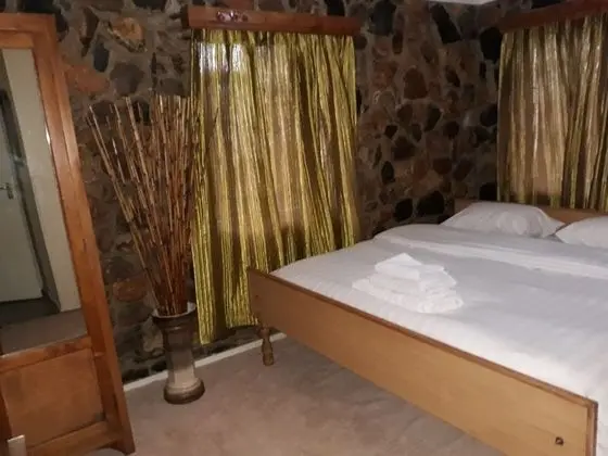 Kır Evi, Bahçe Manzaralı