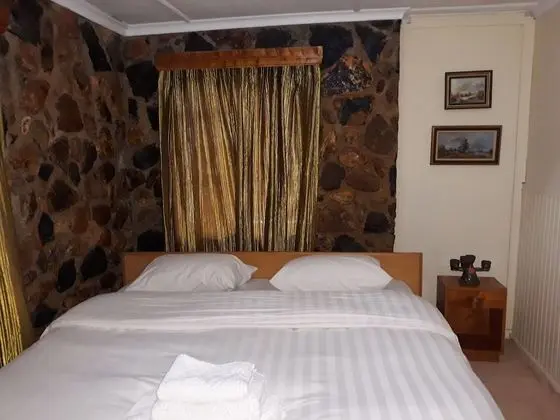 Kır Evi, Bahçe Manzaralı