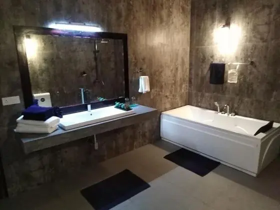 Deluxe Tek Büyük Yataklı Oda, Bahçe Manzaralı