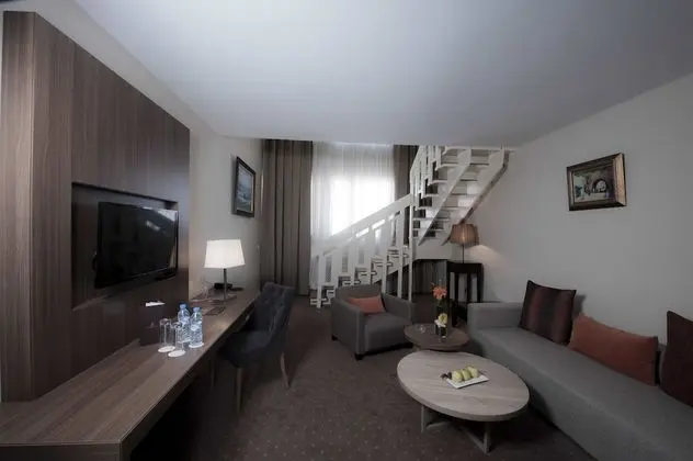 Duplex Suite Mosque View