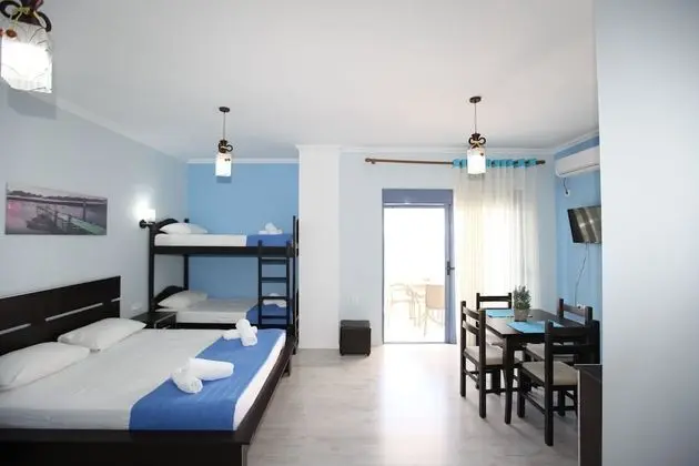 Dört Kişilik Oda, Deniz Manzaralı