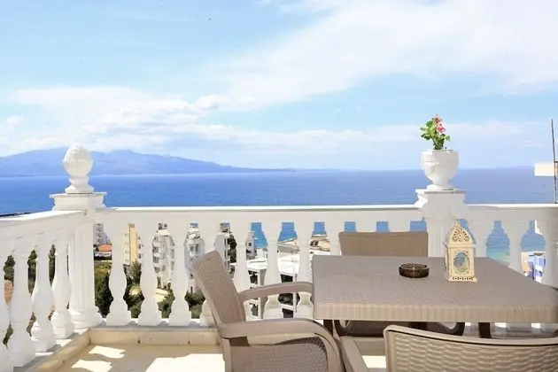 Dört Kişilik Oda, Deniz Manzaralı