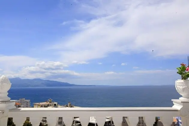 Dört Kişilik Oda, Deniz Manzaralı