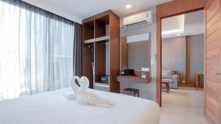 Deluxe King Suite