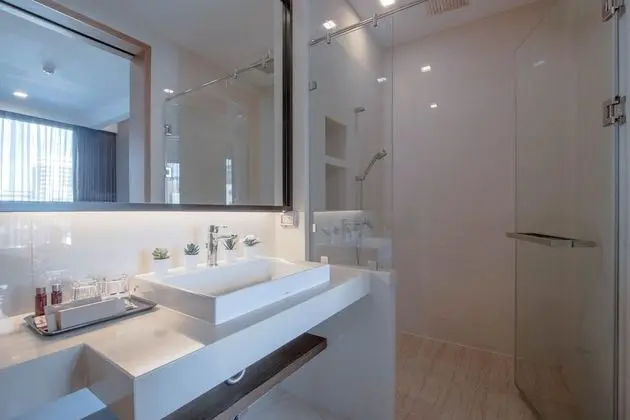 Deluxe King Suite