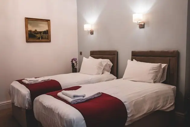 Comfort Tek Büyük veya İki Ayrı Yataklı Oda