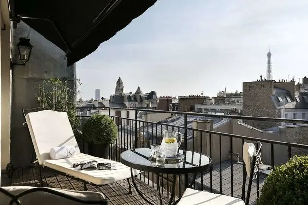 Deluxe Suite with Terrace and Eiffel Tower view (King bed 180cm and sofa bed)