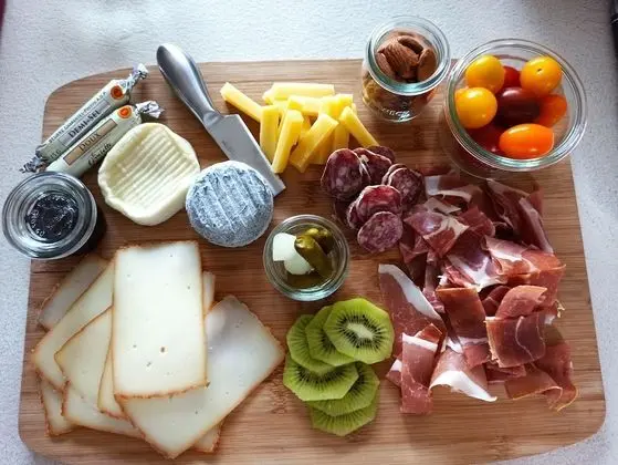 Deluxe Tek Büyük Yataklı Oda (R)