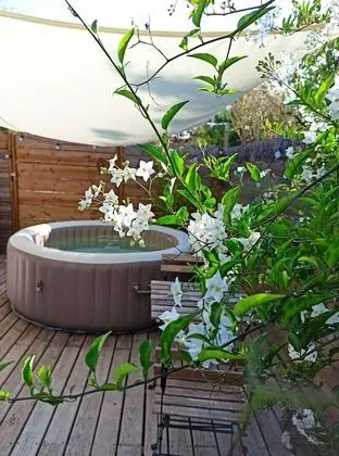 Deluxe Tek Büyük Yataklı Oda (R)