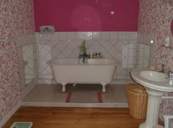 Tek Büyük Yataklı Oda, Ortak Banyo