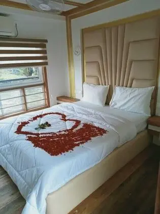 Deluxe Tek Büyük Yataklı Oda, Göl Manzaralı