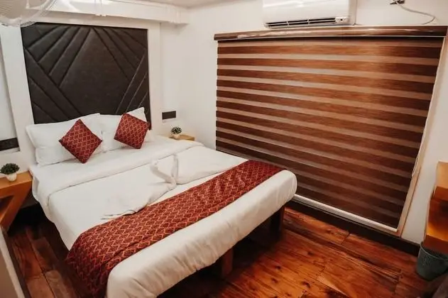 Deluxe Tek Büyük Yataklı Oda, Göl Manzaralı