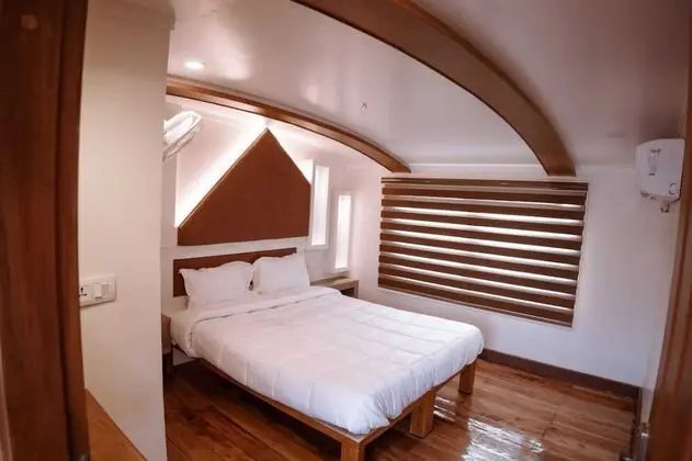 Deluxe Tek Büyük Yataklı Oda, Göl Manzaralı