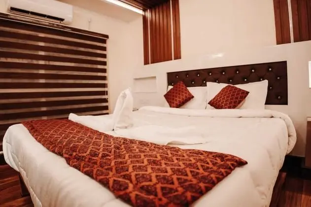 Deluxe Tek Büyük Yataklı Oda, Göl Manzaralı