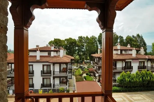 Aile Odası, Havuz Manzaralı