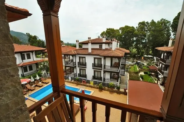 Aile Odası, Havuz Manzaralı