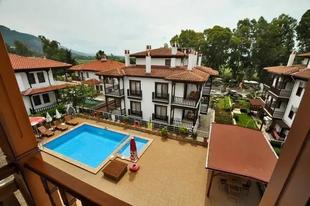 Aile Odası, Havuz Manzaralı