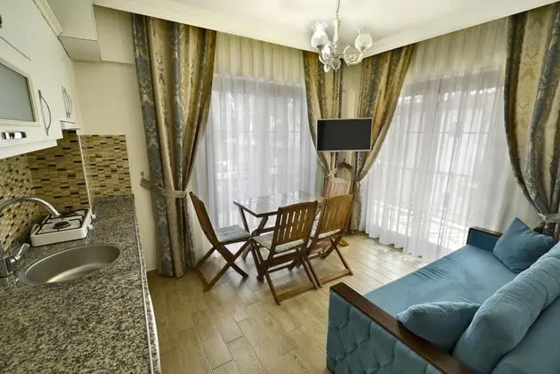 Aile Odası, Havuz Manzaralı