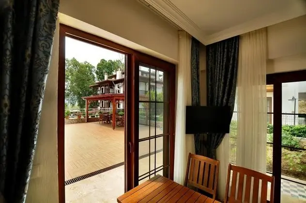 Studio, Havuz Manzaralı