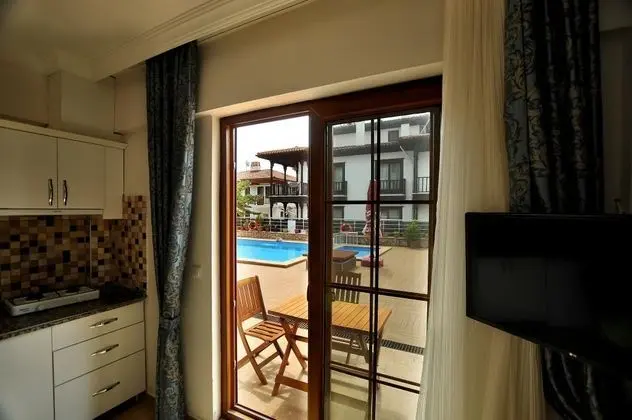 Studio, Havuz Manzaralı