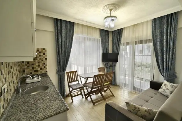 Studio, Havuz Manzaralı